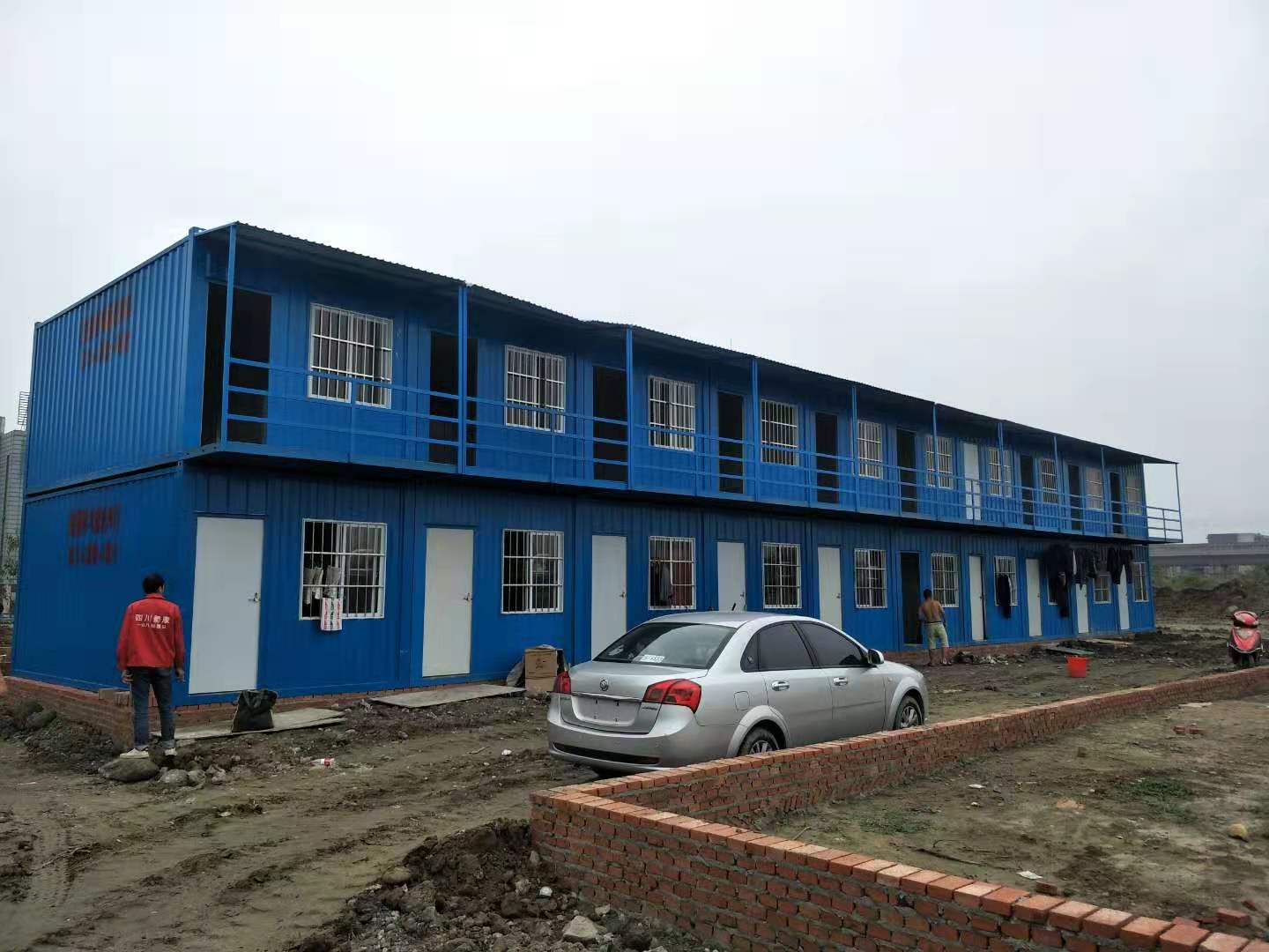  怎么進行成都住人集裝箱裝卸工作？